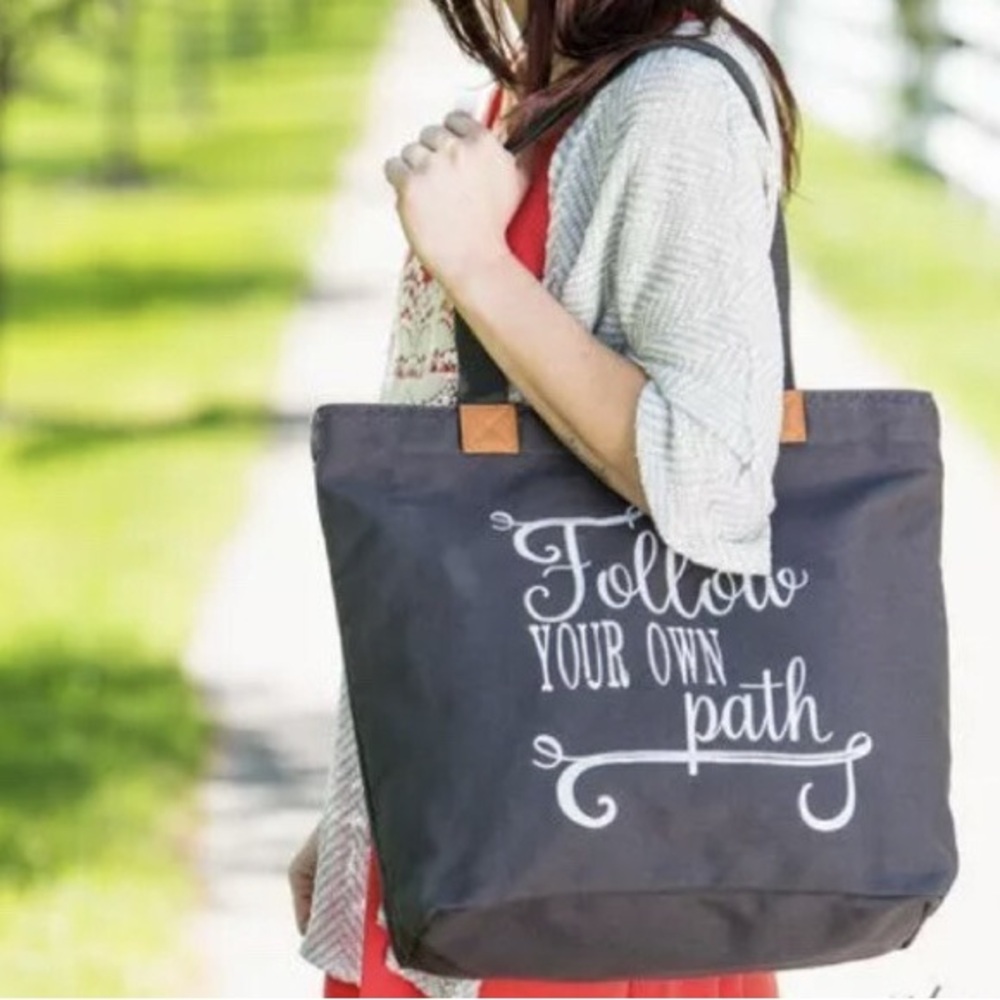 Thirty-one Wander Tote Follow your own path